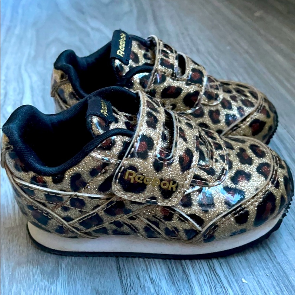 Reebok sprkly leopard print shoes sz 4